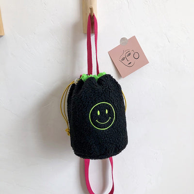 Bolsa Saco com Alça Crossbody Smile Pelucia